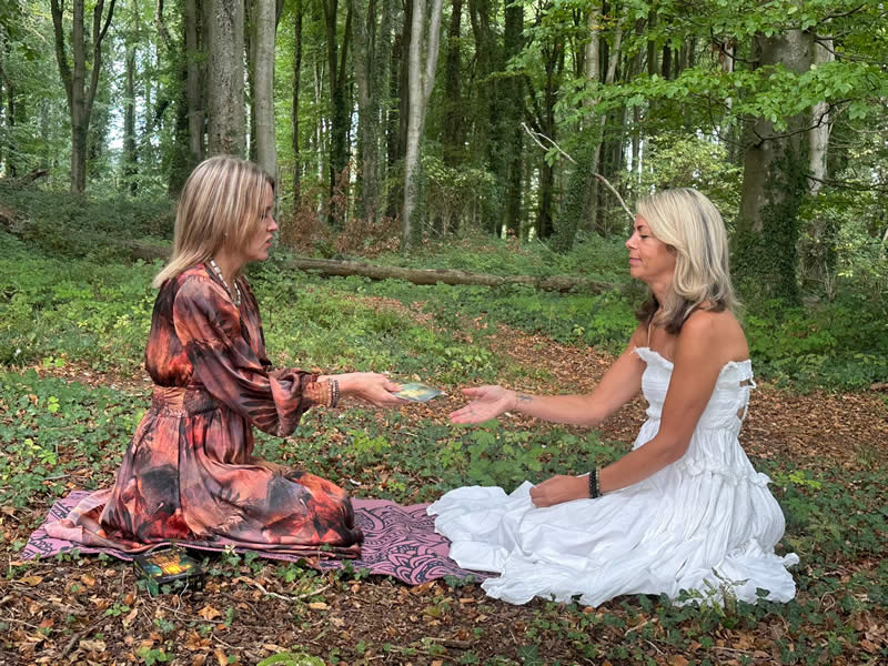 Heather handig cards to a lady in the woods